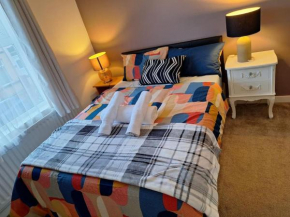 Fantastic 3-bed with free parking & Wi-Fi Located in Chatham Kent